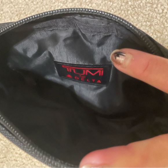 NEW! Tumi for Delta 1st class travel mini case - Picture 2 of 7